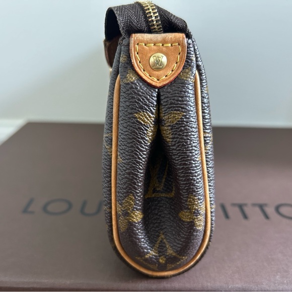 Louis Vuitton Eva Monogram Handbag. - Picture 13 of 16